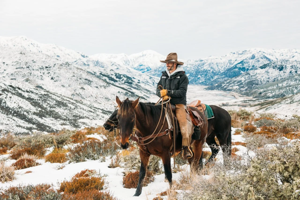 A relaxed scenic ride through an open valley